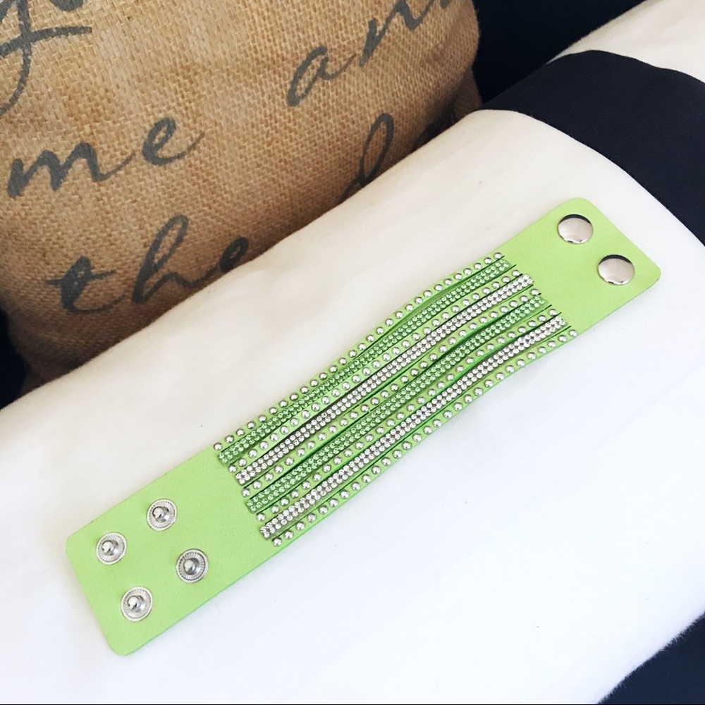 🎀 NEW • Green Crystal Vegan Leather Bracelet • - Picture 2 of 7